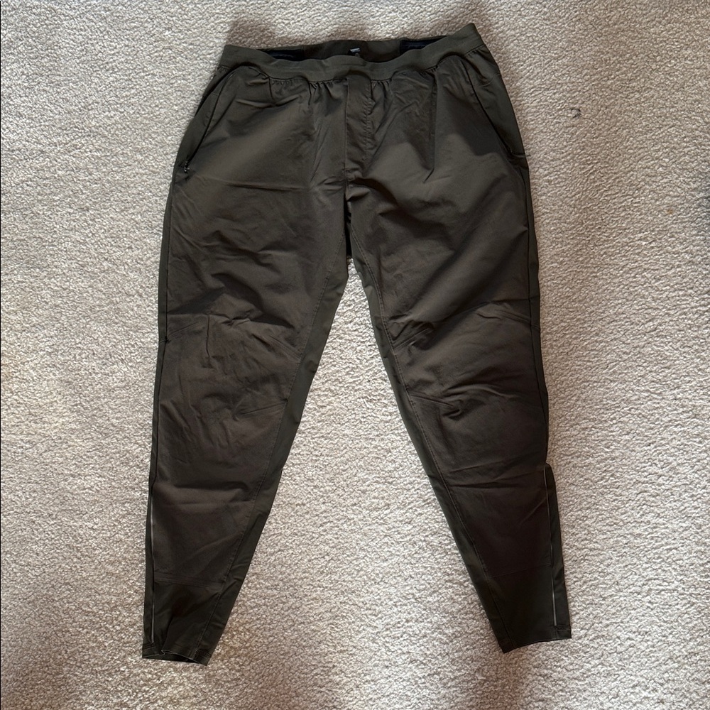 Lululemon - Men's Olive Green Jogger Pants